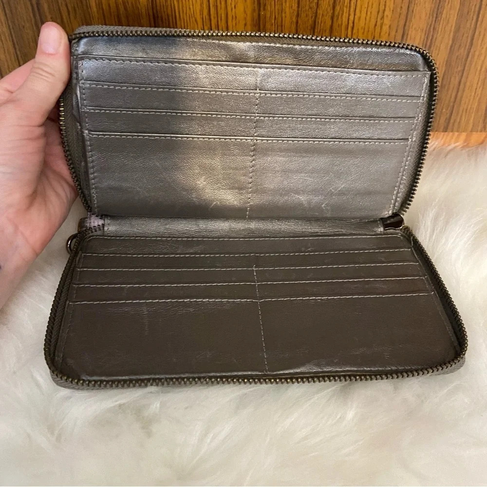 🛍️3/$30 Kenneth Cole  women’s metallic‎ wristlet wallet - Picture 7 of 13